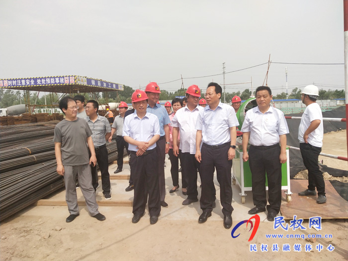 縣委常委、常務副縣長李啟峰查看我縣重點項目及生態(tài)水系工作