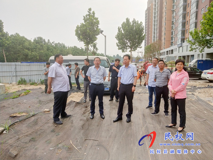 縣委常委、常務副縣長李啟峰查看我縣重點項目及生態(tài)水系工作