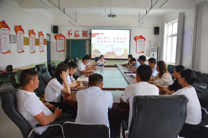 縣機(jī)電制冷技術(shù)學(xué)院舉行“凝心聚力，抗擊疫情”紅色主題黨日活動(dòng)