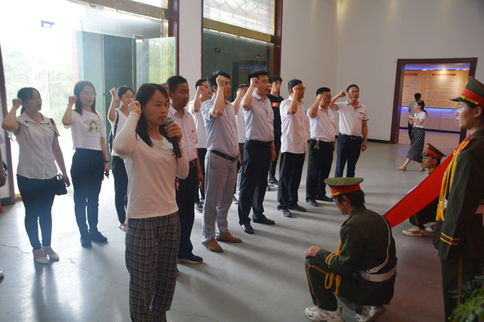 縣機(jī)電制冷技術(shù)學(xué)院舉行“凝心聚力，抗擊疫情”紅色主題黨日活動(dòng)