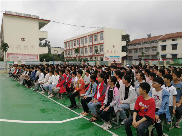 民權(quán)縣第三小學(xué)舉辦“法治進(jìn)校園，思想筑防線”專(zhuān)題講座