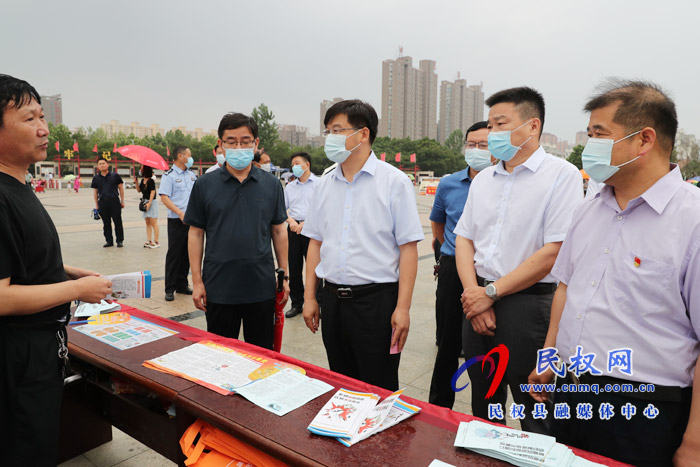 我縣組織開展防范和打擊非法集資宣傳活動(dòng) 我縣組織開展防范和打擊非法集資宣傳活動(dòng)