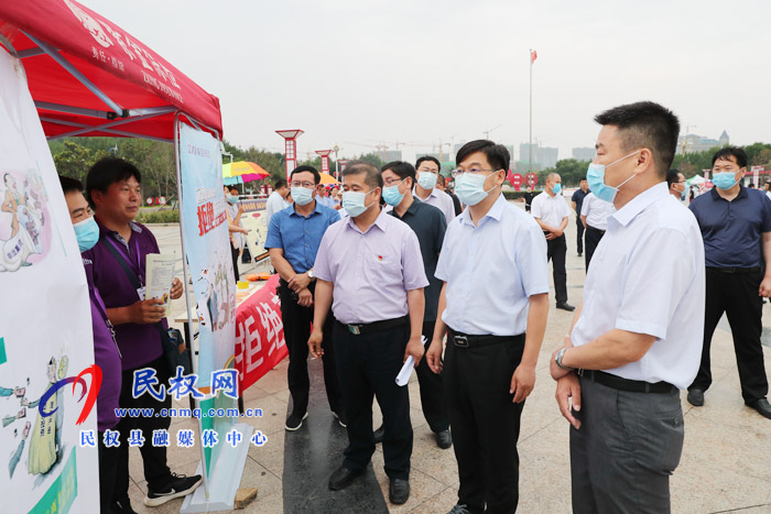 我縣組織開展防范和打擊非法集資宣傳活動(dòng) 我縣組織開展防范和打擊非法集資宣傳活動(dòng)