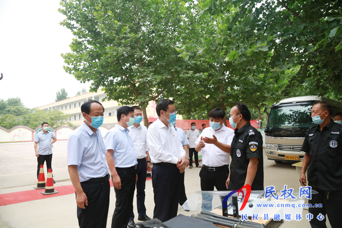 市人大常委會(huì)副主任、縣委書記姬脈常深入白云寺鎮(zhèn)督導(dǎo)檢查學(xué)校食品安全工作