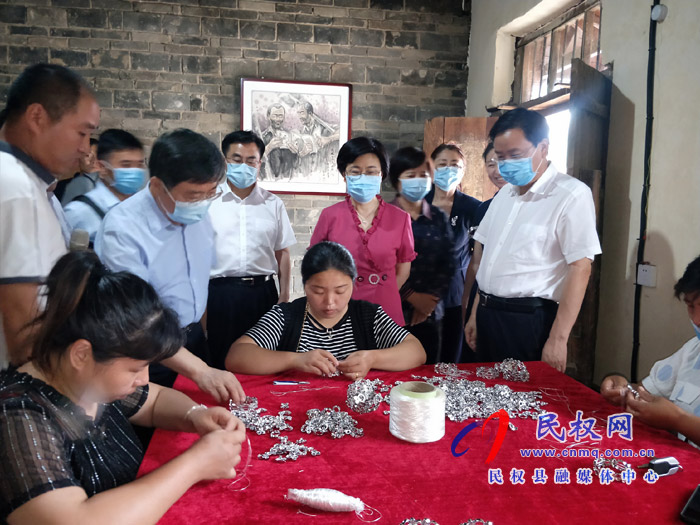 全國人大代表、省政協(xié)副主席、民建省委主委龔立群蒞臨民權(quán)調(diào)研
