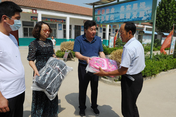 商丘市一級巡視員、市總工會主席劉沛到白云寺鎮(zhèn)開展“三·五”基層工作日活動