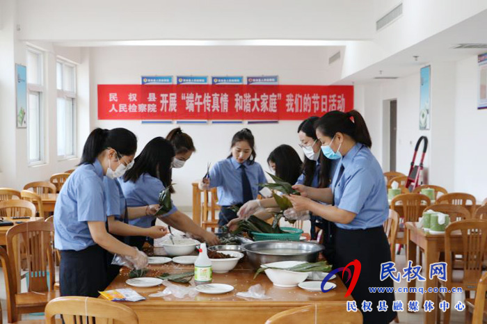 縣人民檢察院:入戶(hù)傳粽香 檢民一家親 縣人民檢察院:入戶(hù)傳粽香 檢民一家親