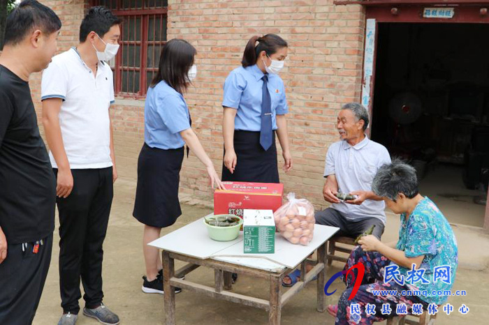 縣人民檢察院:入戶(hù)傳粽香 檢民一家親 縣人民檢察院:入戶(hù)傳粽香 檢民一家親