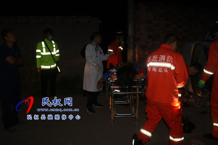 警醫(yī)聯(lián)動顯奇效:民權(quán)交警大隊(duì)交通事故警醫(yī)聯(lián)合救援快速高效 警醫(yī)聯(lián)動顯奇效:民權(quán)交警大隊(duì)交通事故警醫(yī)聯(lián)合救援快速高效