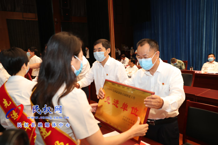 全縣三級干部大會暨脫貧攻堅(jiān)推進(jìn)會在縣人民藝術(shù)中心召開