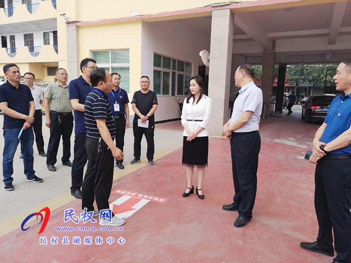 副縣長朱琳到高招各考點查看準備工作 副縣長朱琳到高招各考點查看準備工作