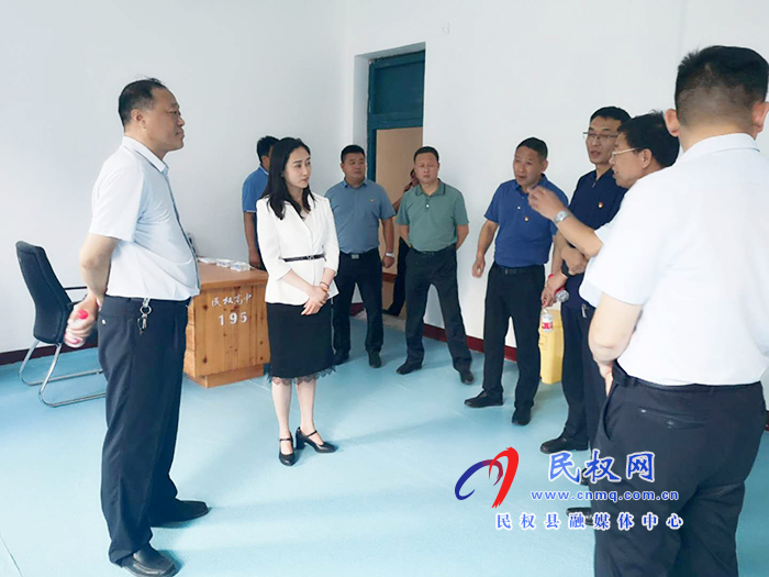 副縣長朱琳到高招各考點查看準備工作 副縣長朱琳到高招各考點查看準備工作