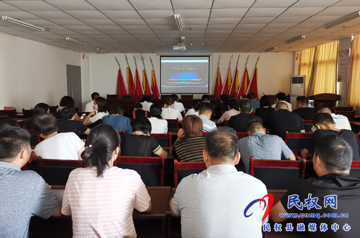 我縣各鄉(xiāng)鎮(zhèn)（街道辦）、縣直各單位認(rèn)真貫徹全縣三級干部會議暨脫貧攻堅推進(jìn)會議精神