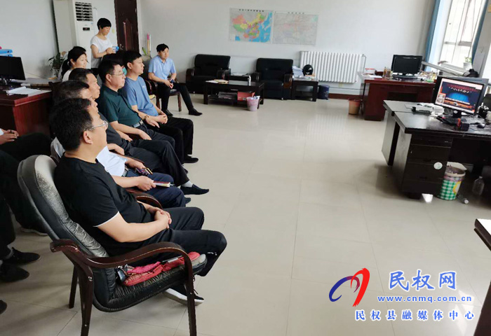 我縣各鄉(xiāng)鎮(zhèn)（街道辦）、縣直各單位認(rèn)真貫徹全縣三級干部會議暨脫貧攻堅推進(jìn)會議精神