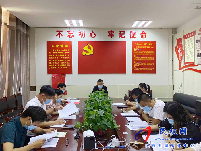 我縣各鄉(xiāng)鎮(zhèn)（街道辦）、縣直各單位認(rèn)真貫徹全縣三級干部會議暨脫貧攻堅推進(jìn)會議精神