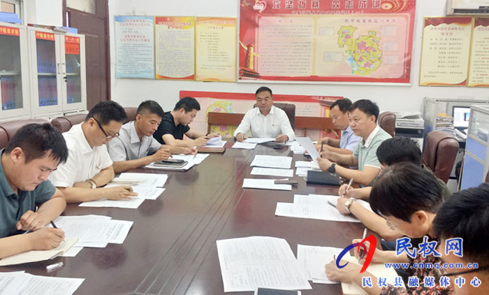 我縣各鄉(xiāng)鎮(zhèn)（街道辦）、縣直各單位認(rèn)真貫徹全縣三級干部會議暨脫貧攻堅推進(jìn)會議精神