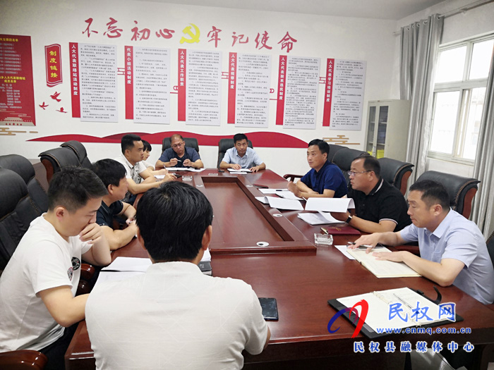 我縣各鄉(xiāng)鎮(zhèn)（街道辦）、縣直各單位認(rèn)真貫徹全縣三級干部會議暨脫貧攻堅推進(jìn)會議精神