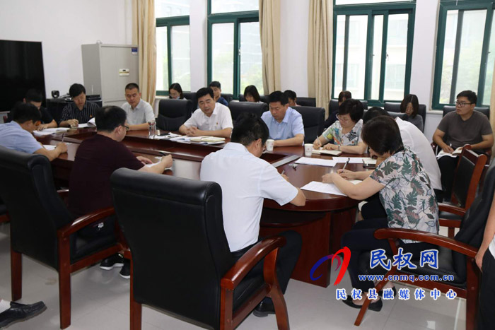 我縣各鄉(xiāng)鎮(zhèn)（街道辦）、縣直各單位認(rèn)真貫徹全縣三級干部會議暨脫貧攻堅推進(jìn)會議精神
