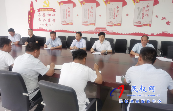 縣委常委、常務副縣長李啟峰到林七鄉(xiāng)督導脫貧攻堅工作