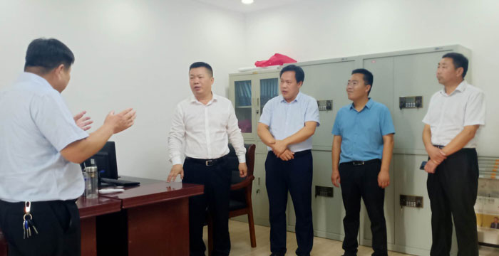 商丘市委常委、政法委書記牛亞東到南華辦事處調(diào)研“黨建+一中心四平臺(tái)”建設(shè)工作