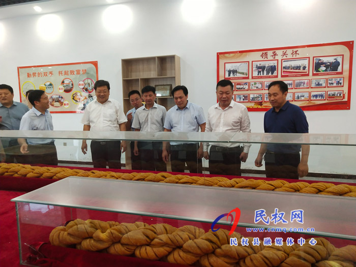 省司法廳黨委委員、副廳長(zhǎng)魯建學(xué)到我縣調(diào)研法治鄉(xiāng)村建設(shè)工作