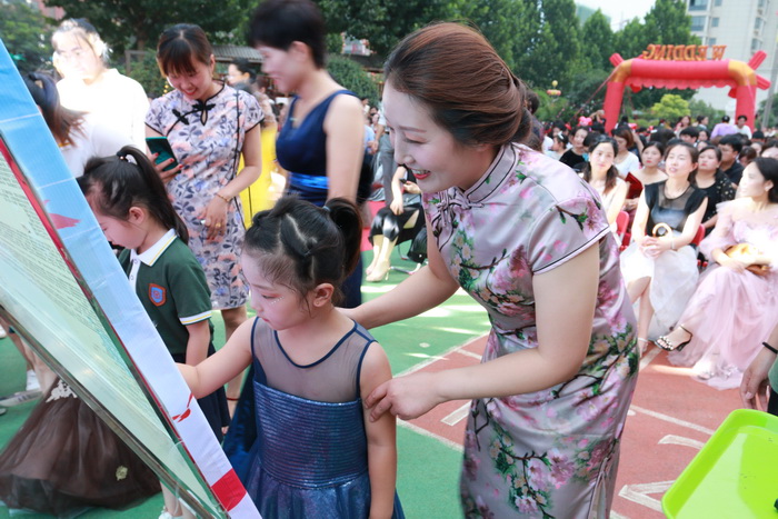 滿滿的儀式感！民權(quán)東區(qū)實驗幼兒園迎來畢業(yè)季