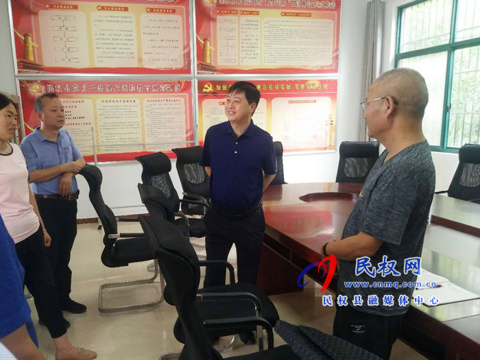 縣委常委、統(tǒng)戰(zhàn)部長趙通到野崗鎮(zhèn)沙沃村調(diào)研指導脫貧攻堅工作