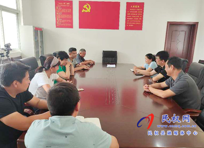 雙塔鎮(zhèn)為赴寧陵開(kāi)展扶貧普查人員進(jìn)行談心談話(huà)工作 雙塔鎮(zhèn)為赴寧陵開(kāi)展扶貧普查人員進(jìn)行談心談話(huà)工作