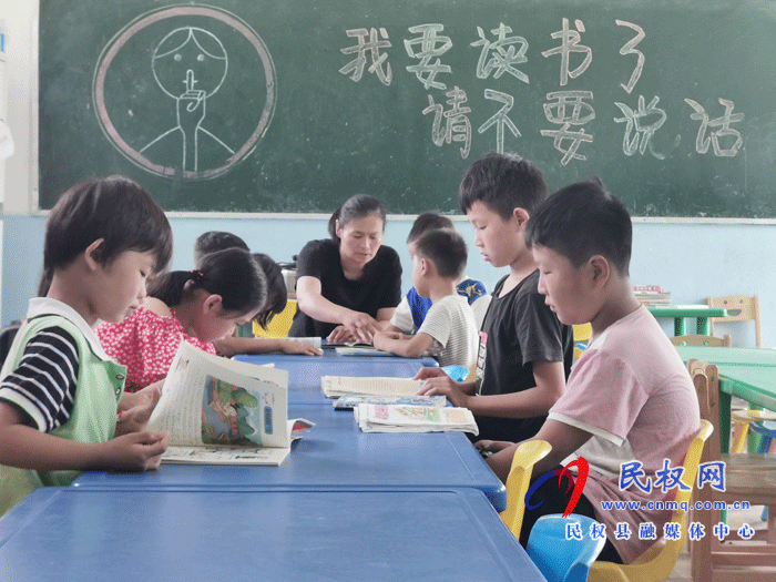 河南民權(quán):村小學(xué)開了暑假“愛心書屋” 河南民權(quán):村小學(xué)開了暑假“愛心書屋”