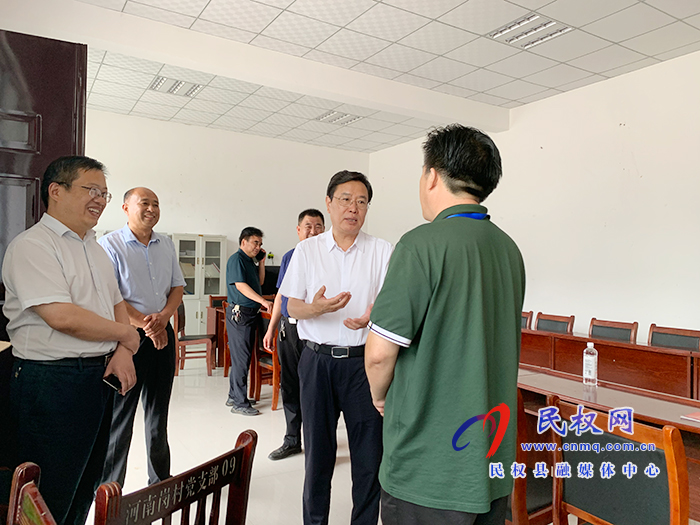 市人大常委會副主任、縣委書記姬脈常調研我縣脫貧攻堅普查工作