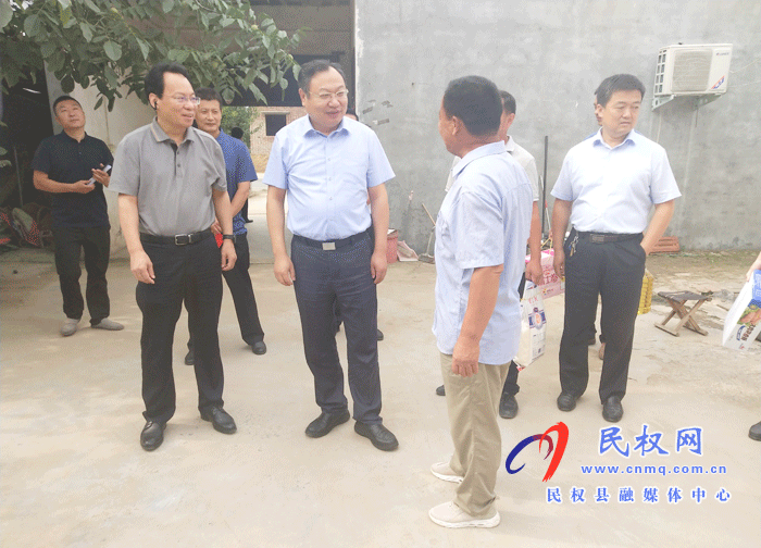 市委常委、常務(wù)副市長(zhǎng)吳祖明到我縣走訪慰問(wèn)軍人重點(diǎn)優(yōu)撫對(duì)象