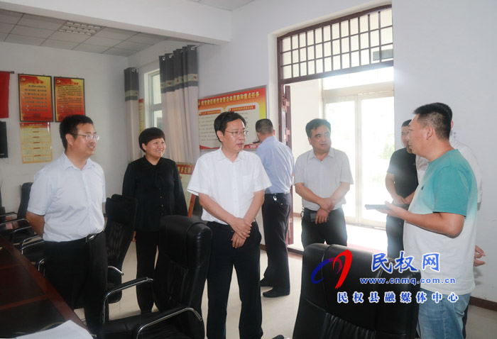 市人大常委會副主任、縣委書記姬脈常調(diào)研我縣脫貧攻堅(jiān)普查工作
