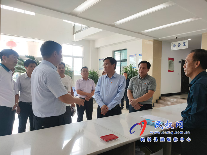 市人大常委會(huì)副主任、縣委書(shū)記姬脈常調(diào)研依法治縣、法治鄉(xiāng)村建設(shè)及“黨建＋一中心四平臺(tái)”建設(shè)工作
