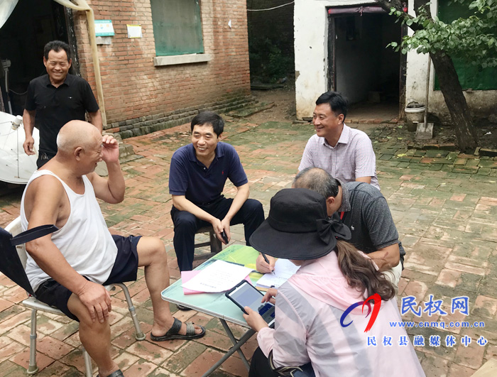 縣委常委、組織部長何玉明到褚廟鄉(xiāng)督導(dǎo)檢查脫貧攻堅和防汛工作