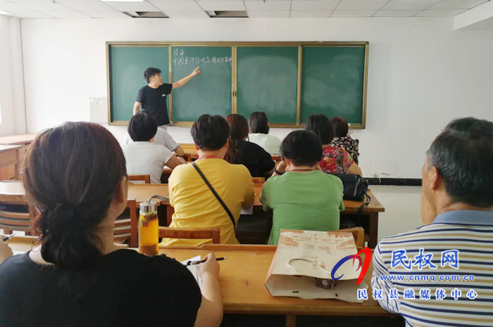 縣文聯(lián)邀請(qǐng)美術(shù)名家舉辦公開(kāi)課 縣文聯(lián)邀請(qǐng)美術(shù)名家舉辦公開(kāi)課