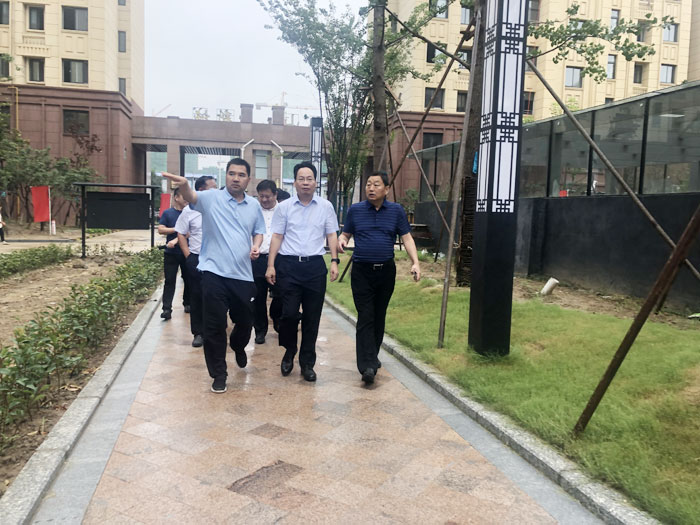 縣委常委、常務(wù)副縣長李啟峰調(diào)研指導(dǎo)我縣老舊小區(qū)改造工作