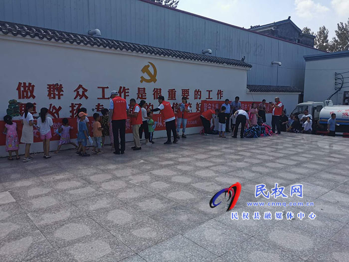 孫六鎮(zhèn)開展“關(guān)愛留守兒童-我們?cè)谛袆?dòng)”活動(dòng) 孫六鎮(zhèn)開展“關(guān)愛留守兒童-我們?cè)谛袆?dòng)”活動(dòng)