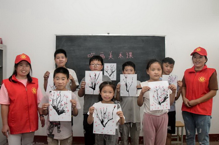 人和鎮(zhèn)開展“圓夢(mèng)工程”文化志愿者活動(dòng) 人和鎮(zhèn)開展“圓夢(mèng)工程”文化志愿者活動(dòng)