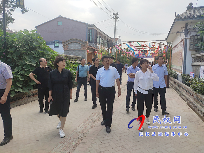 “農媒總編走基層 鄉(xiāng)村振興中原行”采訪團到我縣部分鄉(xiāng)鎮(zhèn)進行采風 “農媒總編走基層 鄉(xiāng)村振興中原行”采訪團到我縣部分鄉(xiāng)鎮(zhèn)進行采風
