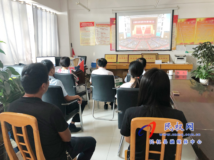 我縣各鄉(xiāng)鎮(zhèn)（街道辦）、縣直各單位集中收聽(tīng)收看全國(guó)抗擊新冠肺炎疫情表彰大會(huì)