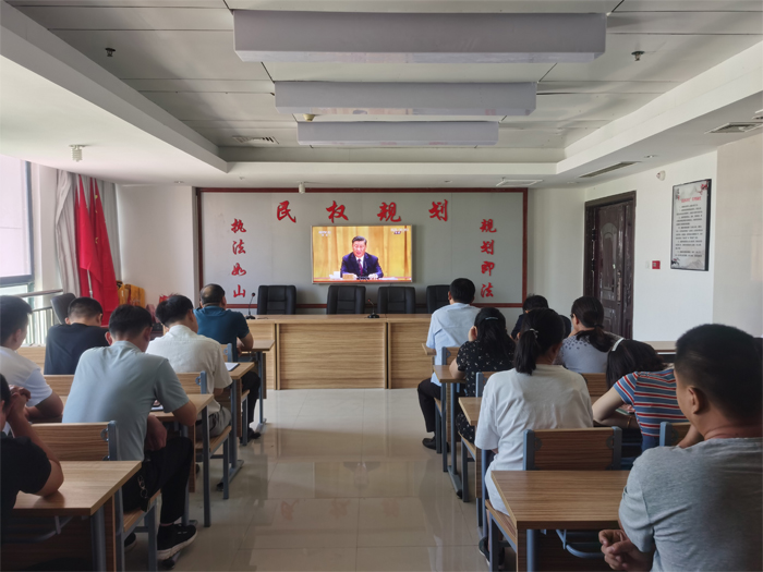 縣規(guī)劃中心組織集中收聽(tīng)收看全國(guó)抗擊新冠肺炎疫情表彰大會(huì)