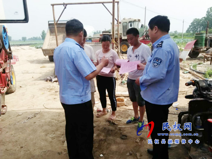 縣農(nóng)機(jī)部門：安全生產(chǎn)到一線  三秋作業(yè)保平安