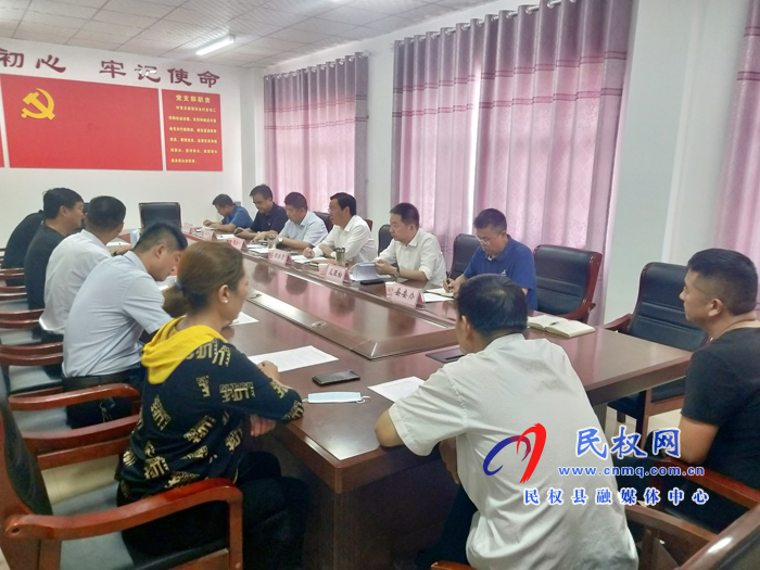 市人大常委會副主任、縣委書記姬脈常到白云寺鎮(zhèn)柏木崗村開展“三·五”基層工作日活動