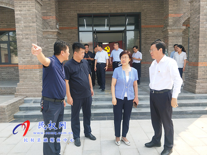 市委副書記陳向平到民權(quán)調(diào)研脫貧攻堅及人居環(huán)境整治工作 市委副書記陳向平到民權(quán)調(diào)研脫貧攻堅及人居環(huán)境整治工作