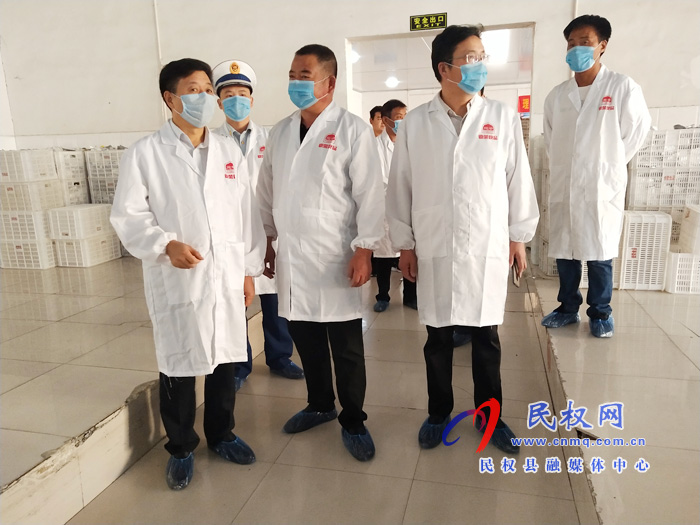 縣領(lǐng)導(dǎo)陳鴻志查看我縣食品企業(yè)安全生產(chǎn)和學(xué)校食堂安全工作 縣領(lǐng)導(dǎo)陳鴻志查看我縣食品企業(yè)安全生產(chǎn)和學(xué)校食堂安全工作