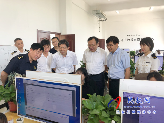 海關(guān)總署副署長、黨委委員王令浚帶隊(duì)到我縣調(diào)研扶貧和海關(guān)建設(shè)等工作