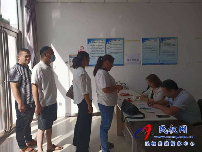 民權(quán)縣道路運(yùn)輸服務(wù)中心圓滿完成油補(bǔ)資金發(fā)放工作 民權(quán)縣道路運(yùn)輸服務(wù)中心圓滿完成油補(bǔ)資金發(fā)放工作