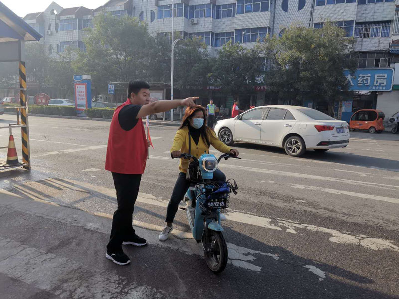 縣住建局積極開展文明交通勸導(dǎo)志愿服務(wù)活動 縣住建局積極開展文明交通勸導(dǎo)志愿服務(wù)活動