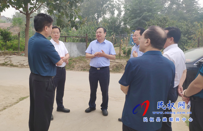 市委常委、常務副市長吳祖明到龍?zhí)伶?zhèn)開展“三五”基層工作日活動