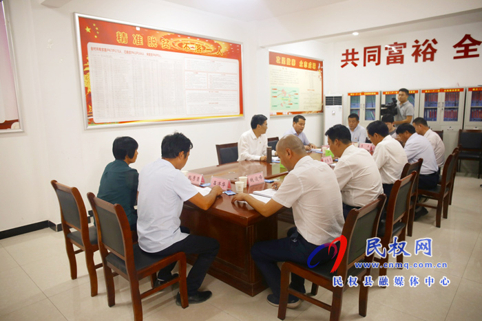 副省長(zhǎng)、市委書記王戰(zhàn)營(yíng)到我縣綠洲街道辦事處吳莊村開展“三·五”基層工作日活動(dòng)